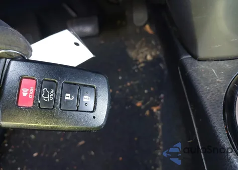 2016 Toyota Rav4 Hybrid Limited z USA, uszkodzony, nr VIN JTMDJREV4GD017099